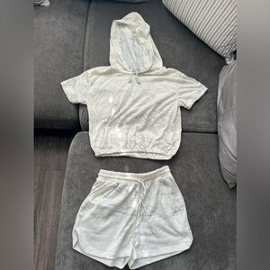 Adorable marble two piece Poof New York set🖤